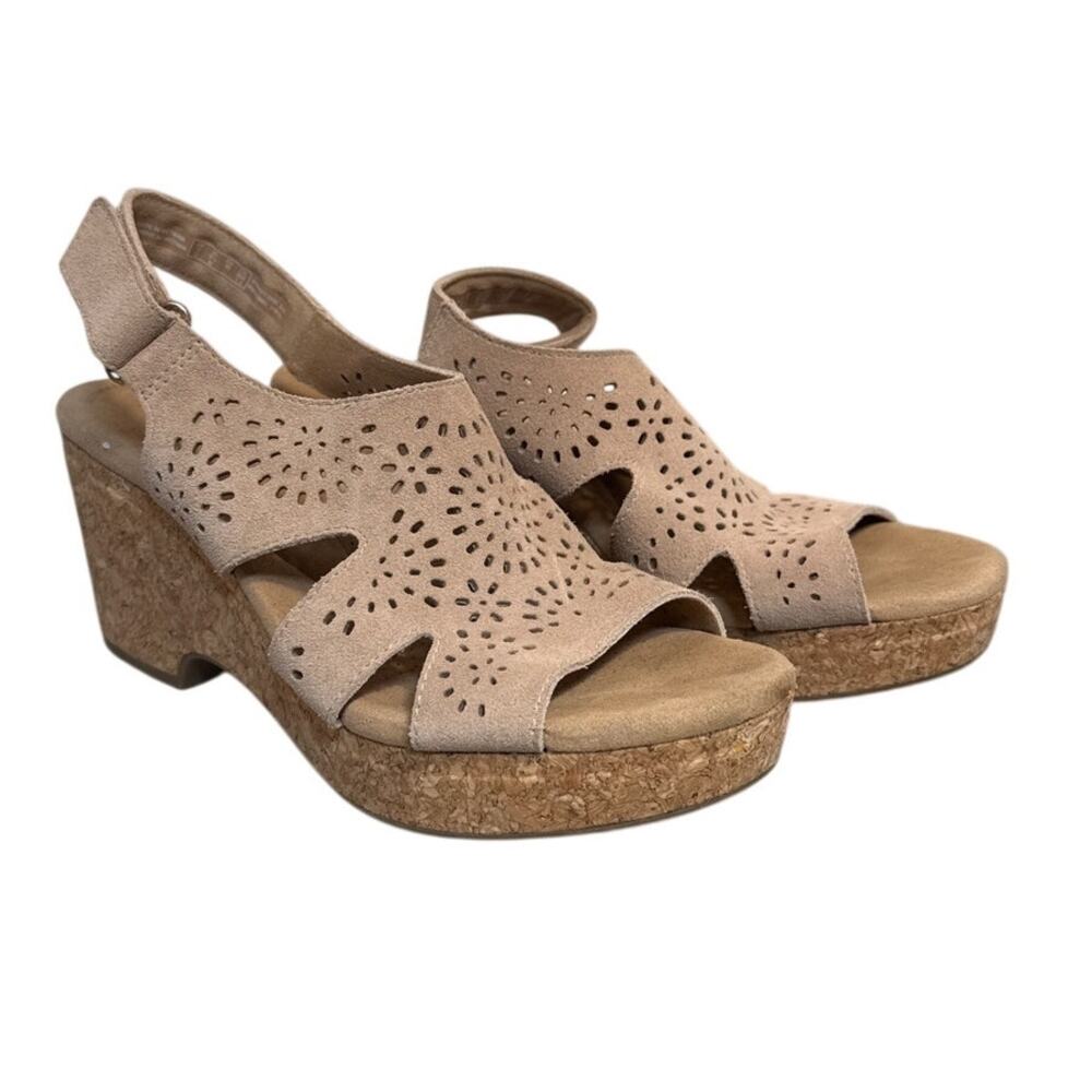 Clarks Giselle Bay Wedge Comfort Sandals Beige Suede Size 9.5